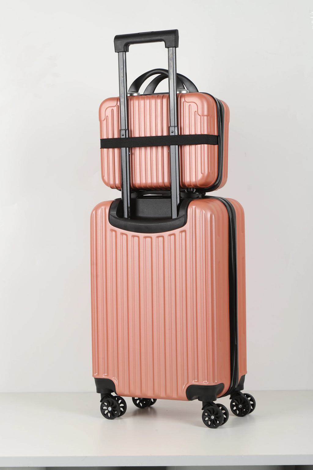 2-piece luggage set with carry-on travel bag
