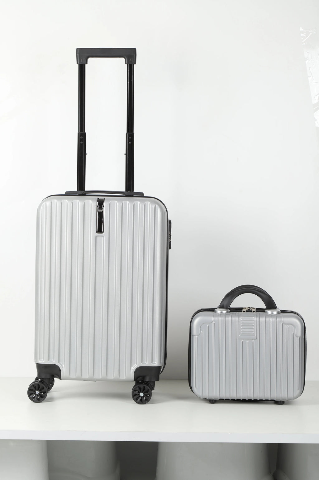 2-piece luggage set with carry-on travel bag