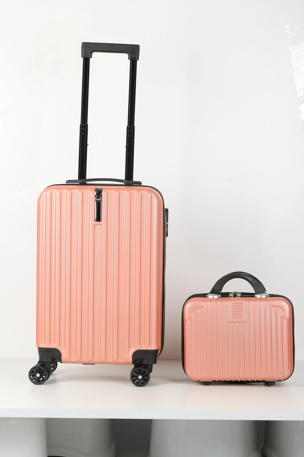 2-piece luggage set with carry-on travel bag